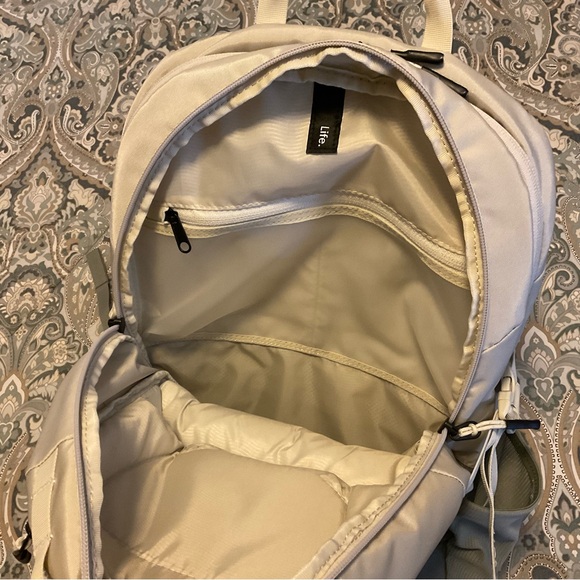 New Thule EnRoute 23L Pelican Grey Backpack - Picture 9 of 16